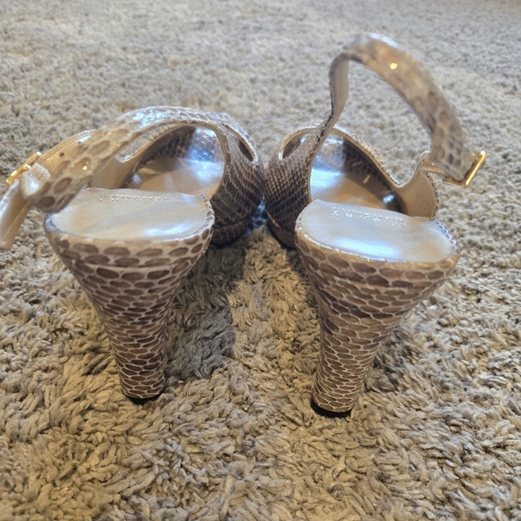 Womens Stuart Weitzman Size 7 Snake Skin Sling Back Peep Toe Heels Tan Cream - Picture 7 of 13
